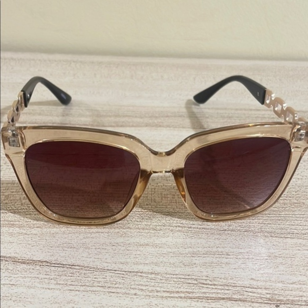Elegant Sunglasses Cat-Eye Design-Tinted Brown☀️Great for a Sunny or Snowy Day
